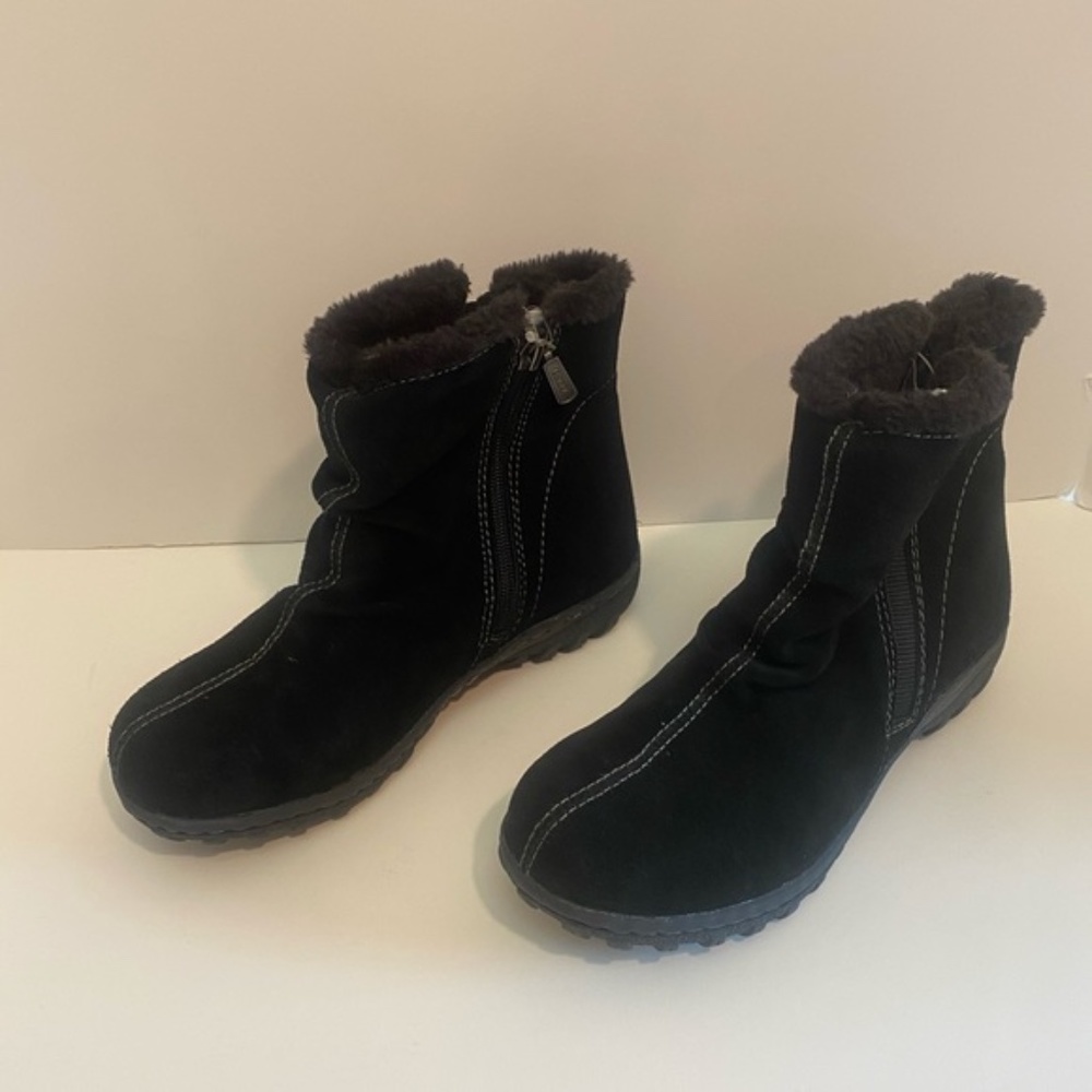 KHOMBU Black Winter Boots. NWT. Sz 6.